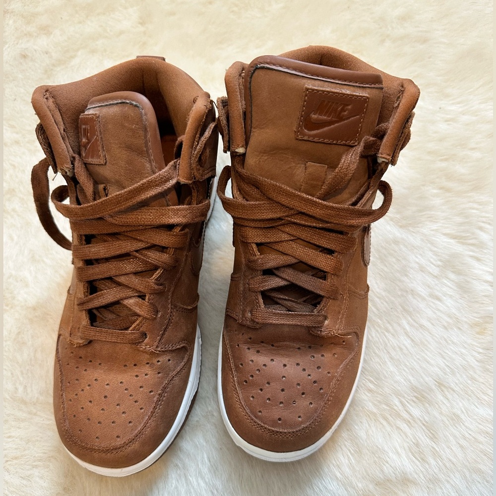 Women’s Nike Dunks Size 5.5